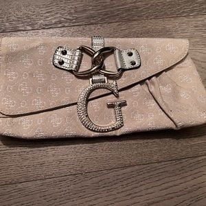 Guess clutch